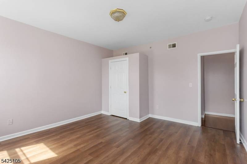 133 N Maple Ave #405, East Orange City, NJ 07017