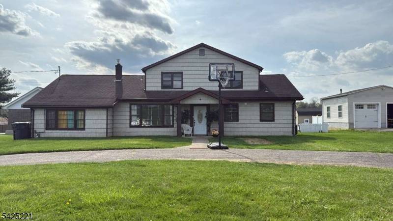 1777 Springtown Rd, Alpha Boro, NJ 08865