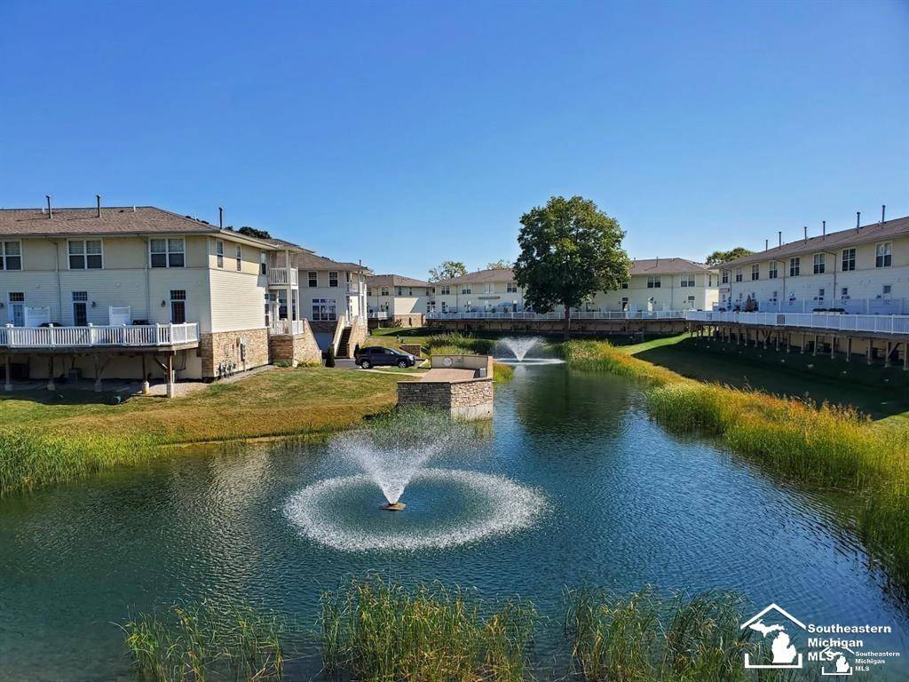 507 Mackinaw TRL, Luna Pier, MI 48157