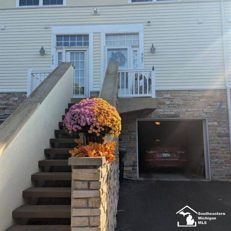 507 Mackinaw TRL, Luna Pier, MI 48157