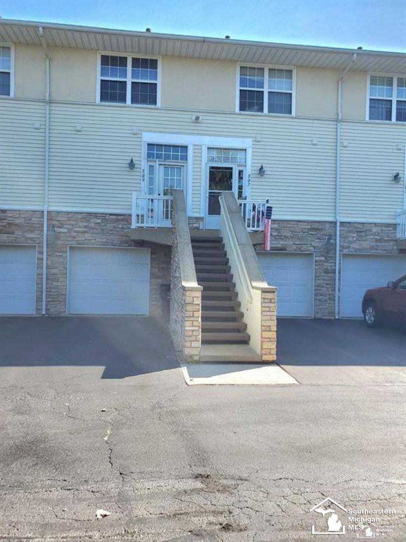 507 Mackinaw TRL, Luna Pier, MI 48157