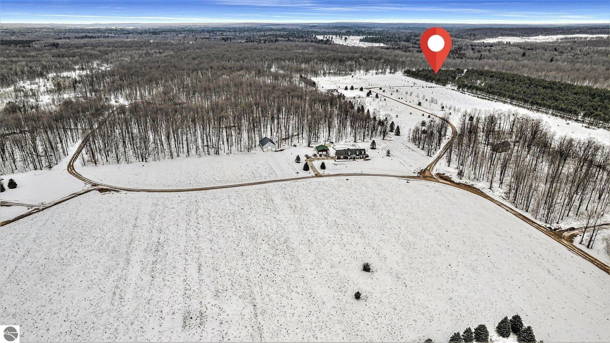 331 Kleehammer Club DR, Excelsior Twp, MI 49646