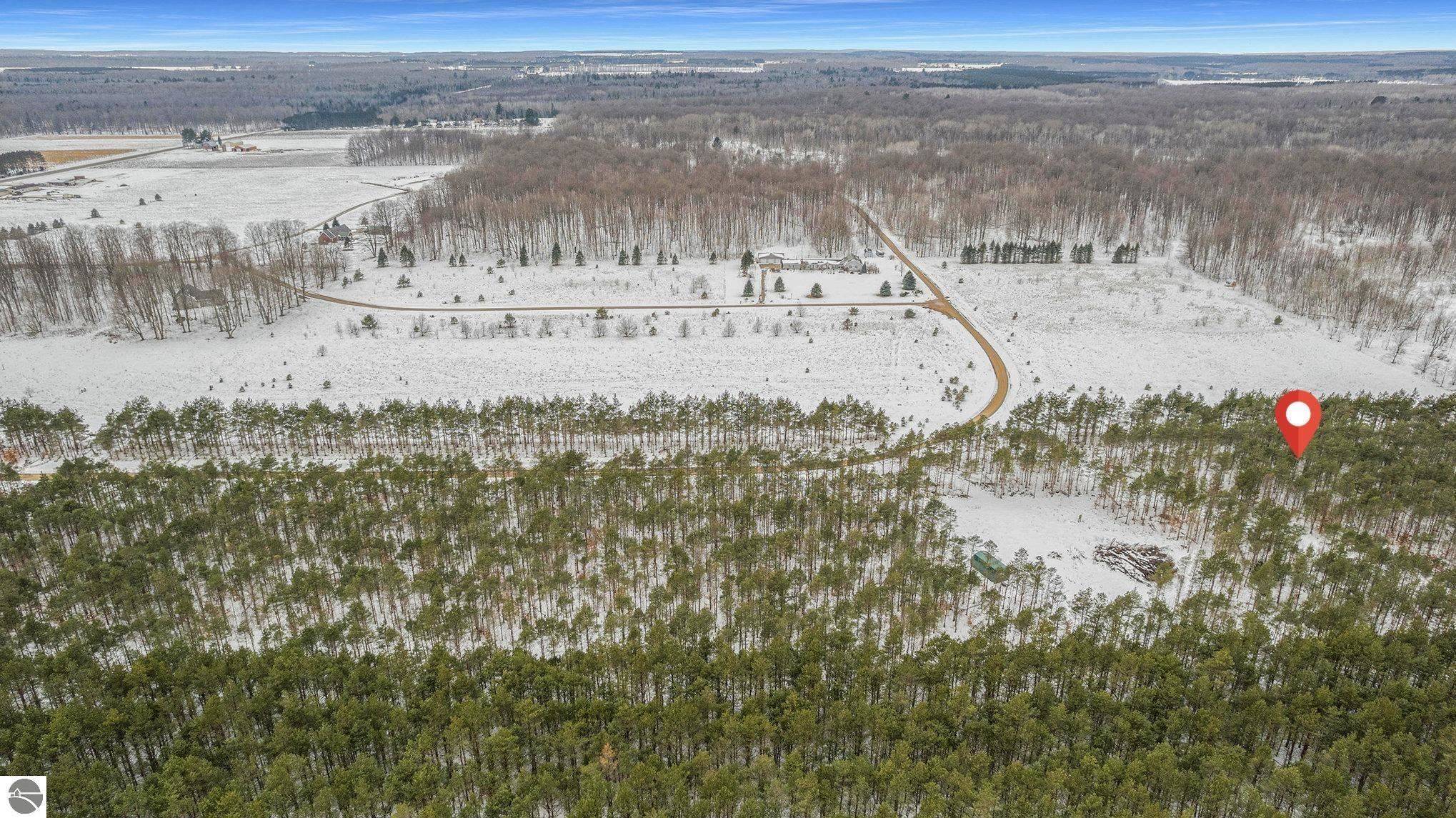 331 Kleehammer Club DR, Excelsior Twp, MI 49646