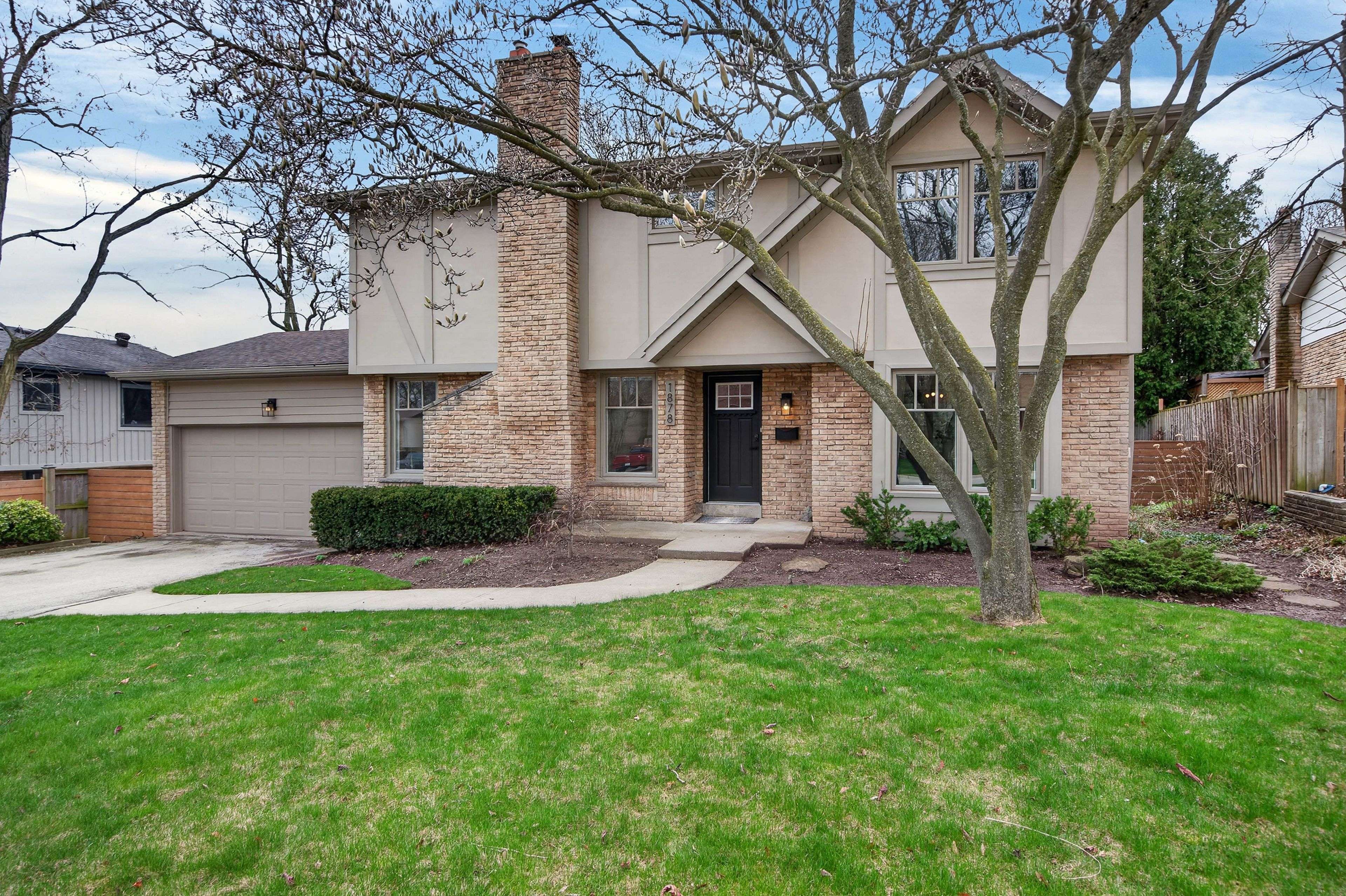 1878 Heather Hills DR, Burlington, ON L7P 3A3