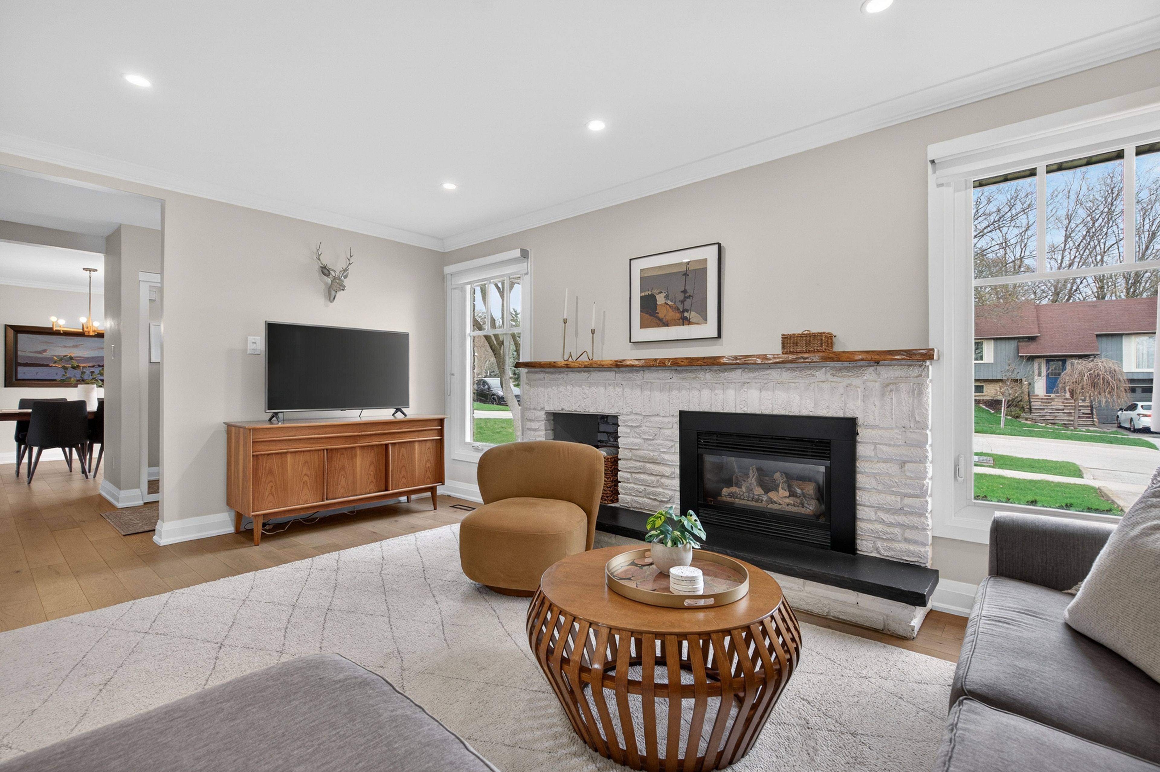 1878 Heather Hills DR, Burlington, ON L7P 3A3