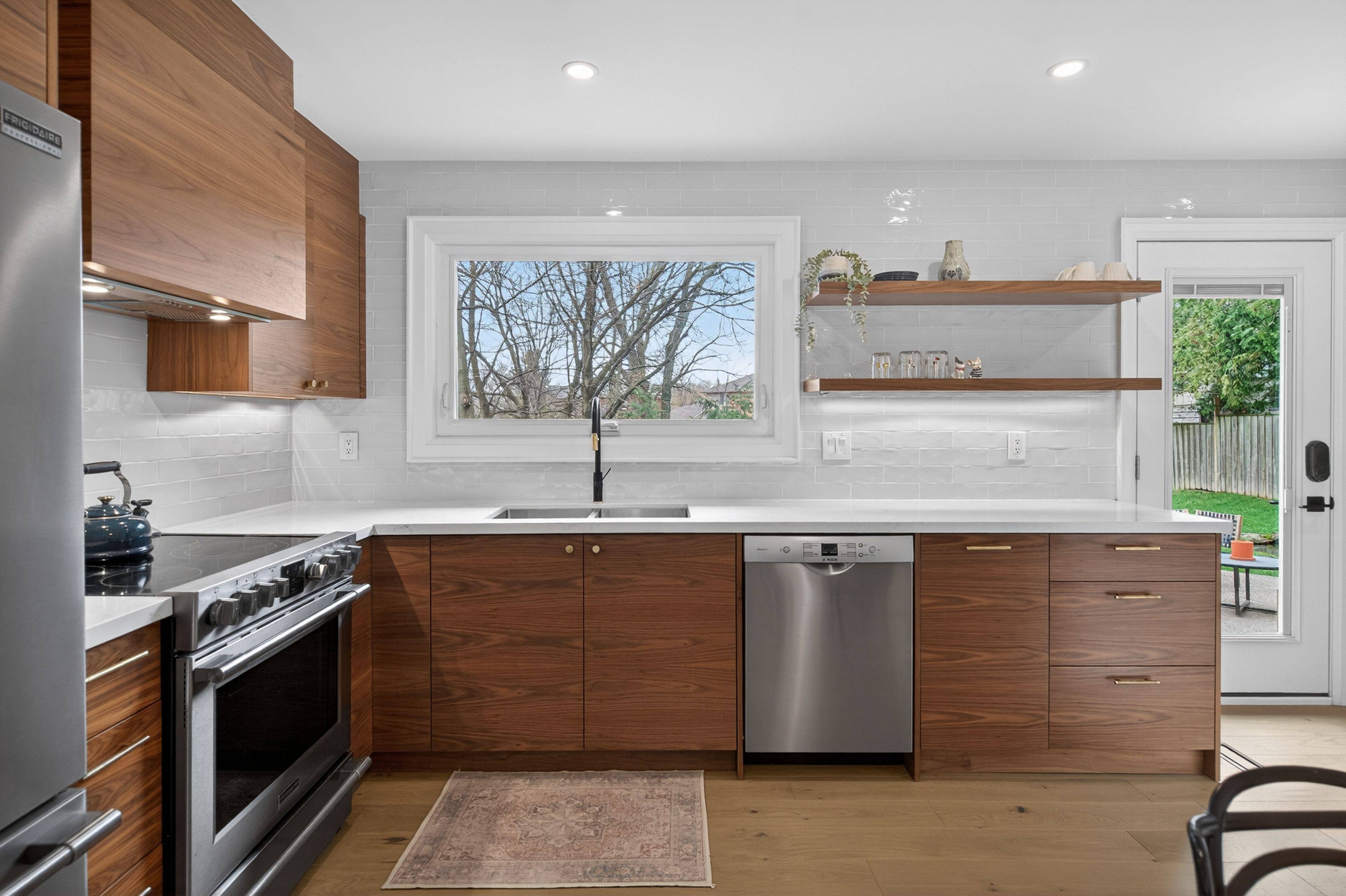 1878 Heather Hills DR, Burlington, ON L7P 3A3