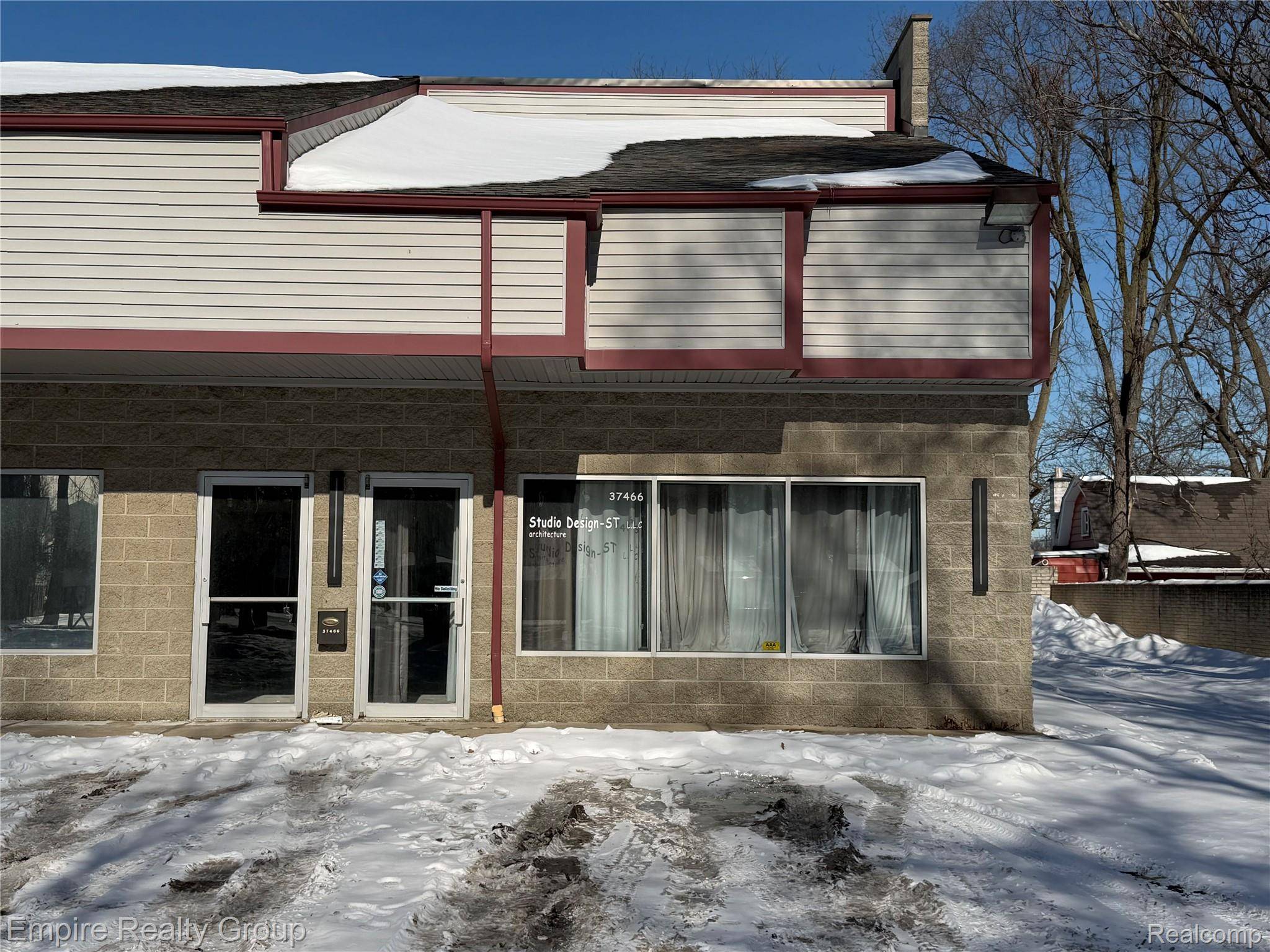 37454 Ann Arbor TRL, Livonia, MI 48150