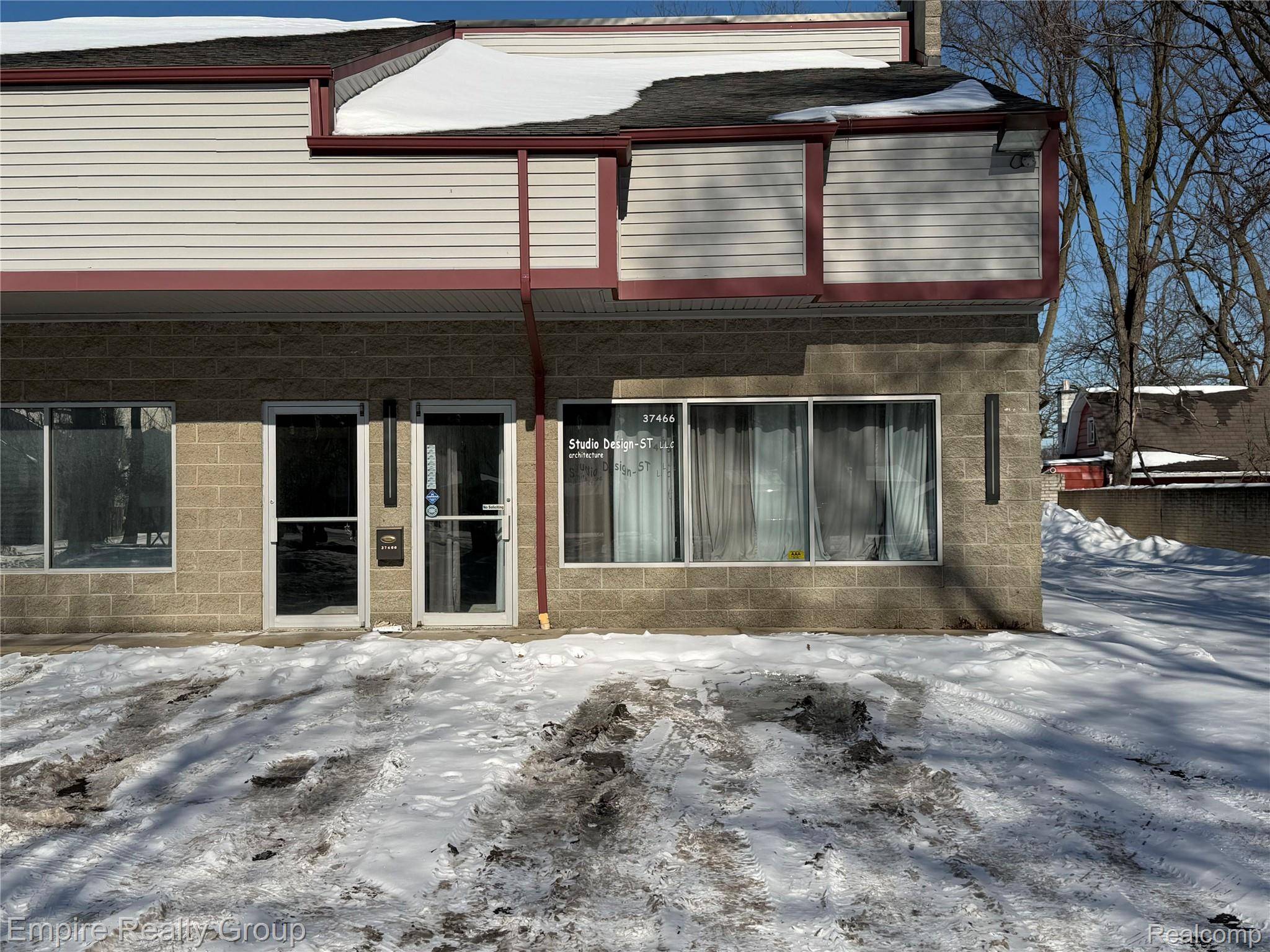 37454 Ann Arbor TRL, Livonia, MI 48150