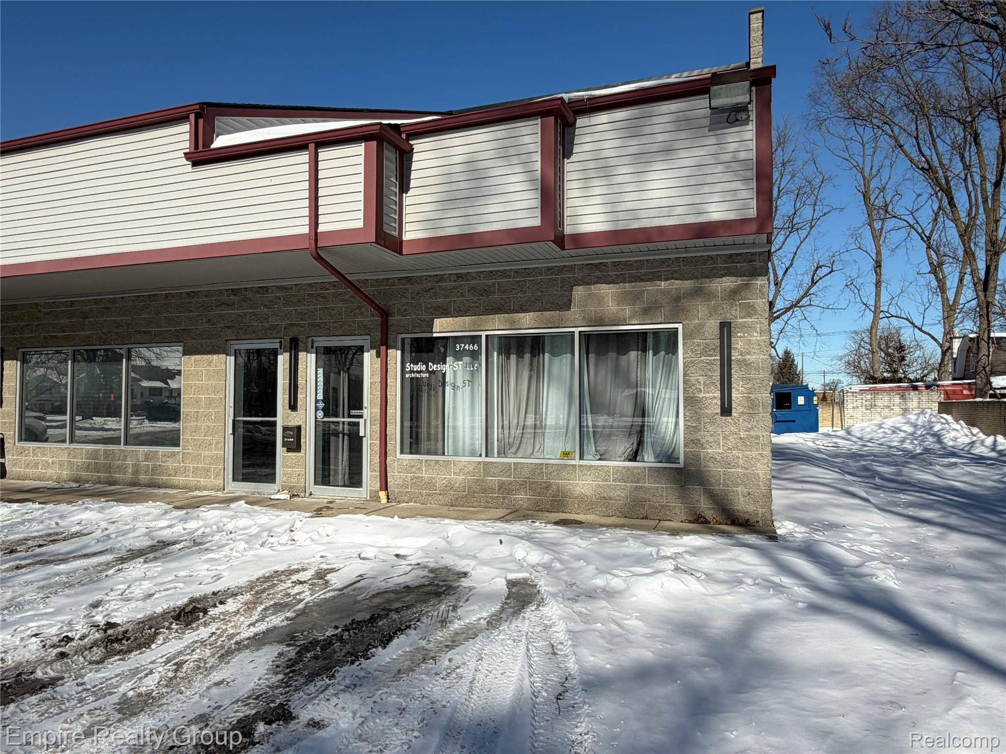 37454 Ann Arbor TRL, Livonia, MI 48150