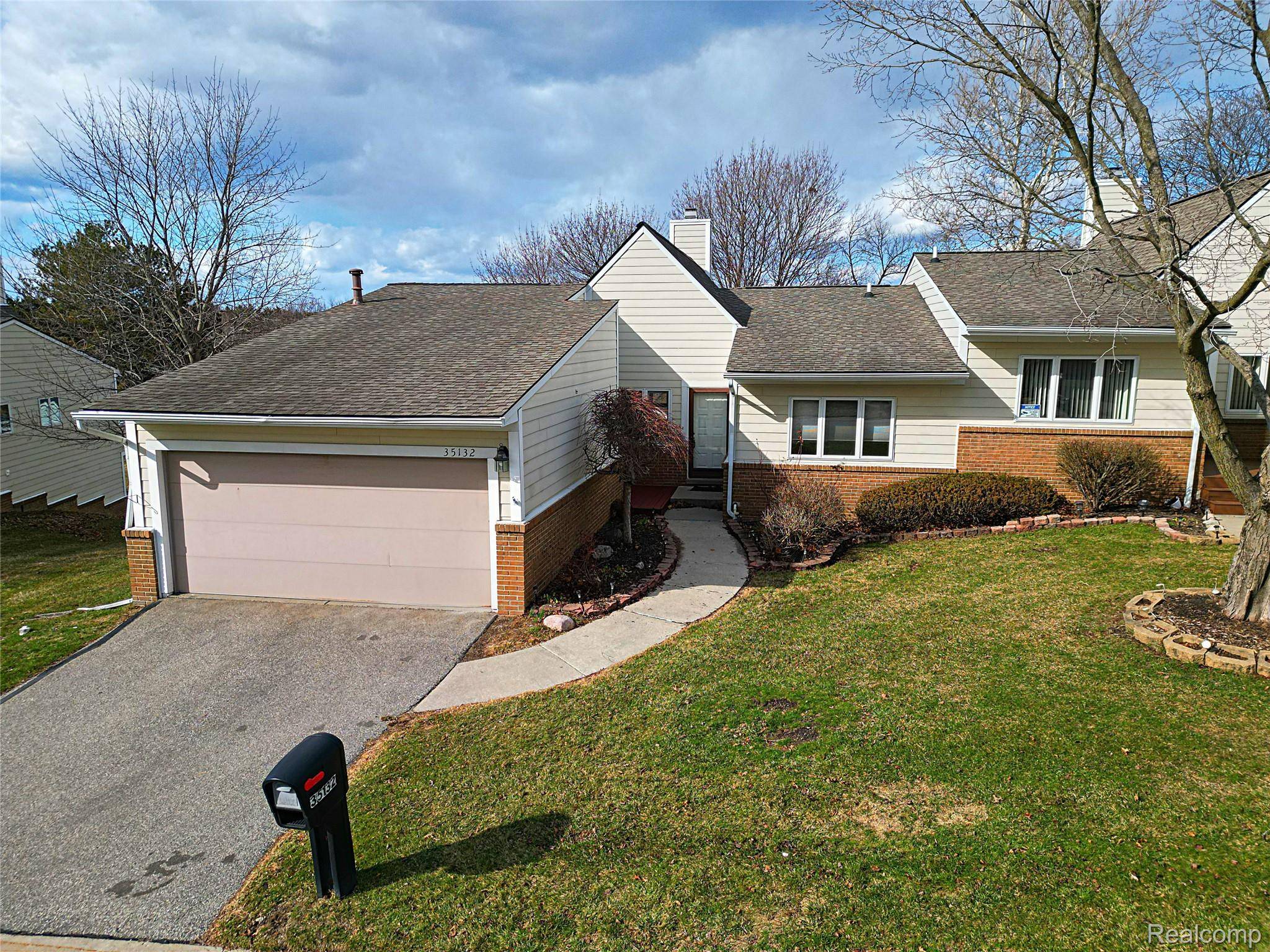 35132 Meadow LN #37, Farmington Hills, MI 48335
