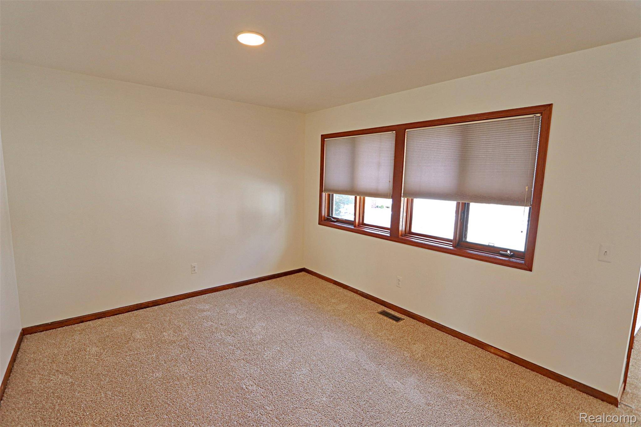 35132 Meadow LN #37, Farmington Hills, MI 48335