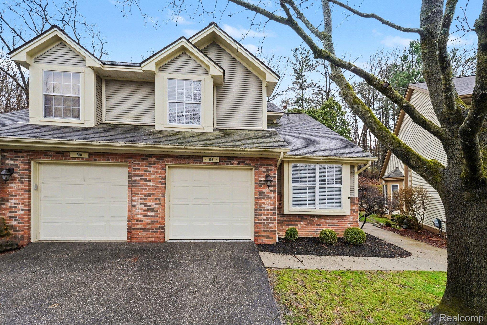 858 Whisperwood TRL, Fenton, MI 48430