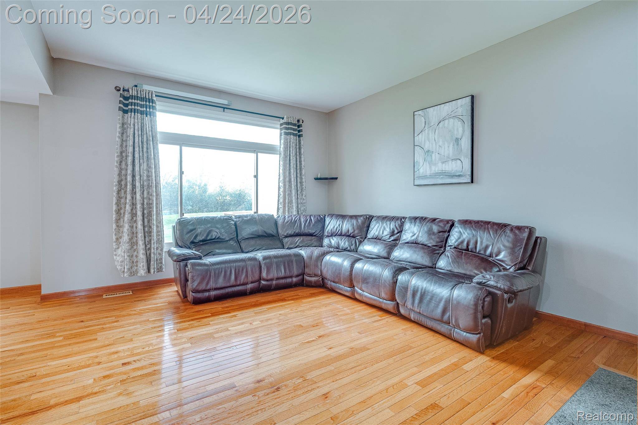 43470 Algonquin DR, Novi, MI 48375