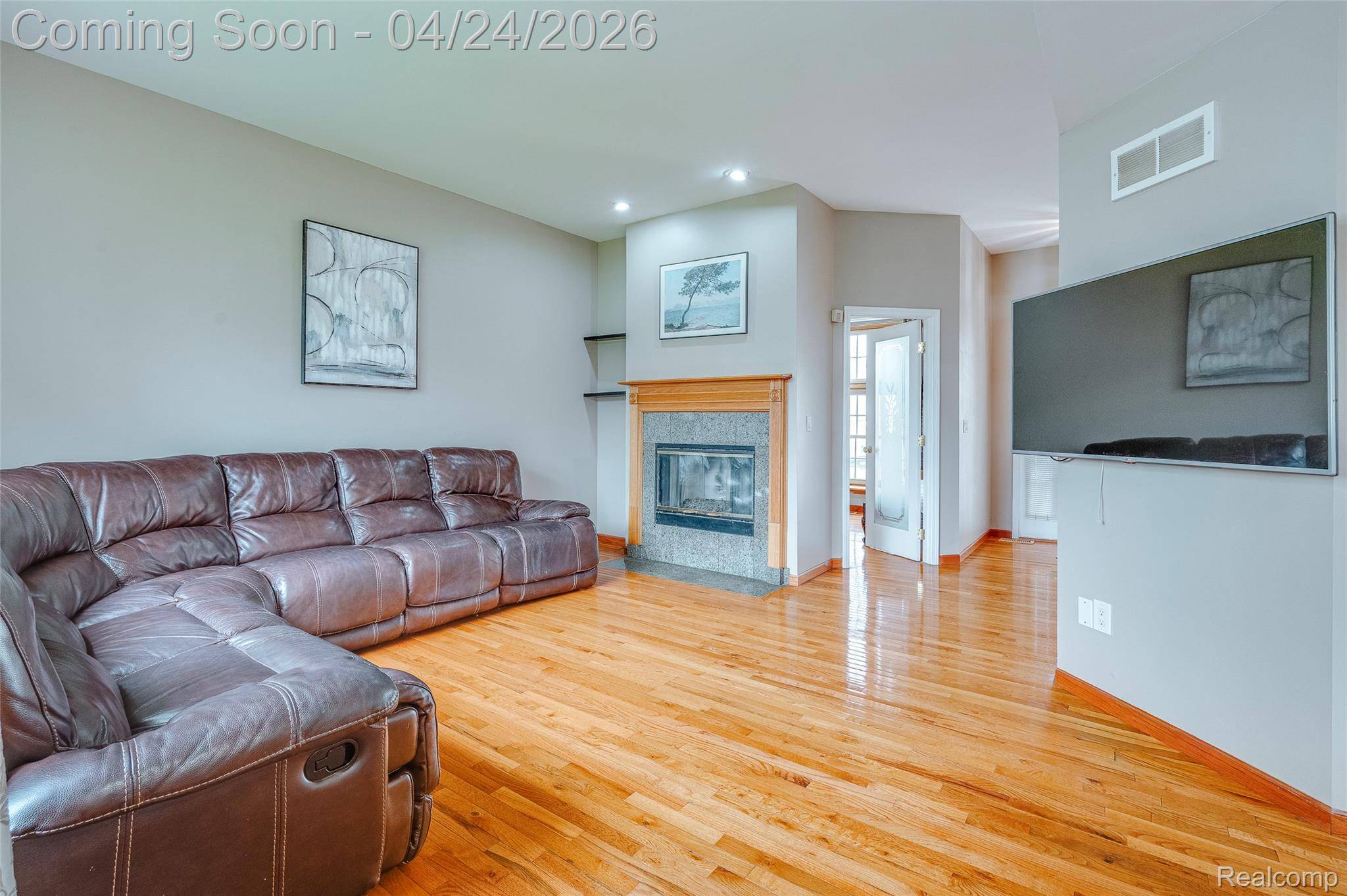 43470 Algonquin DR, Novi, MI 48375