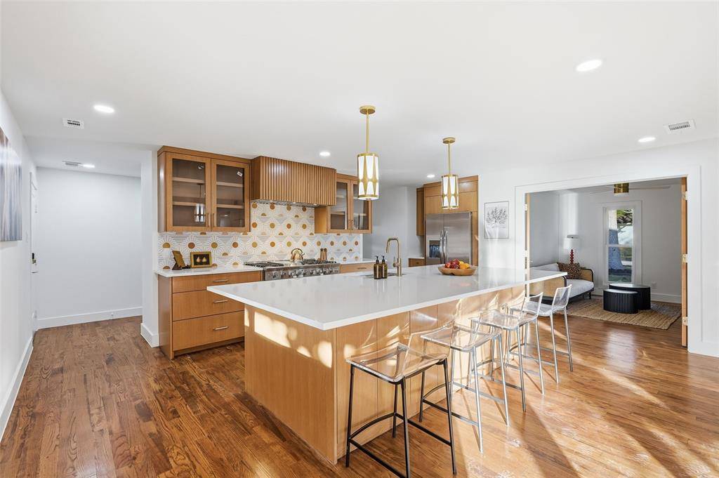 4007 Echo Glen Drive, Dallas, TX 75244