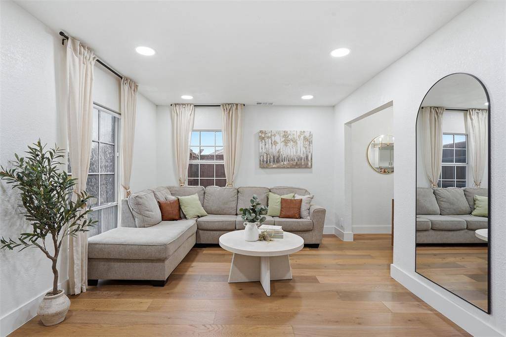 4527 Newmore Avenue, Dallas, TX 75209