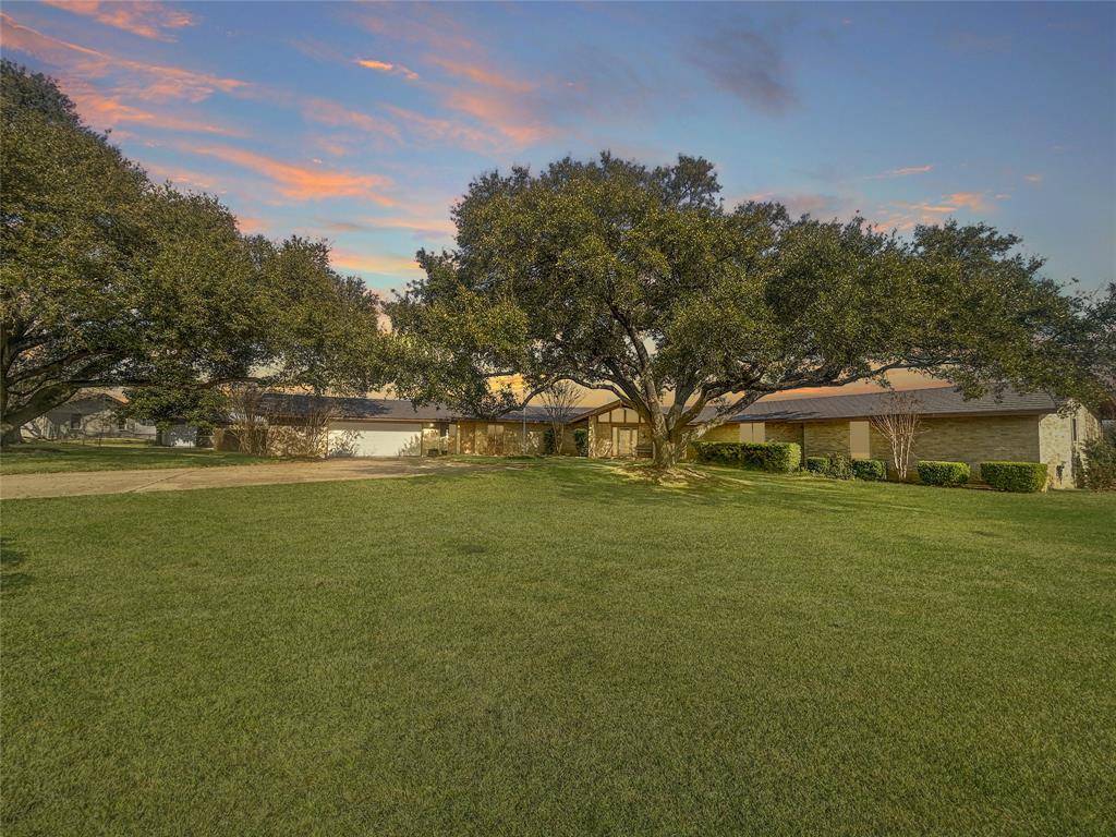 903 N Hoover Avenue, Cameron, TX 76520