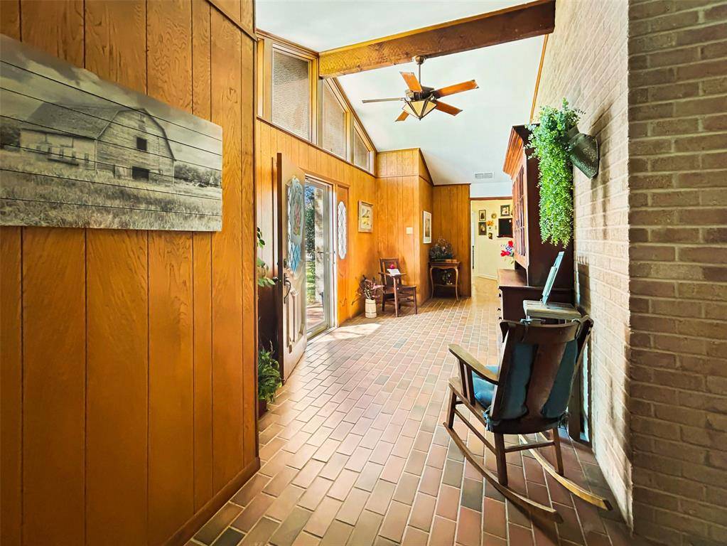 903 N Hoover Avenue, Cameron, TX 76520