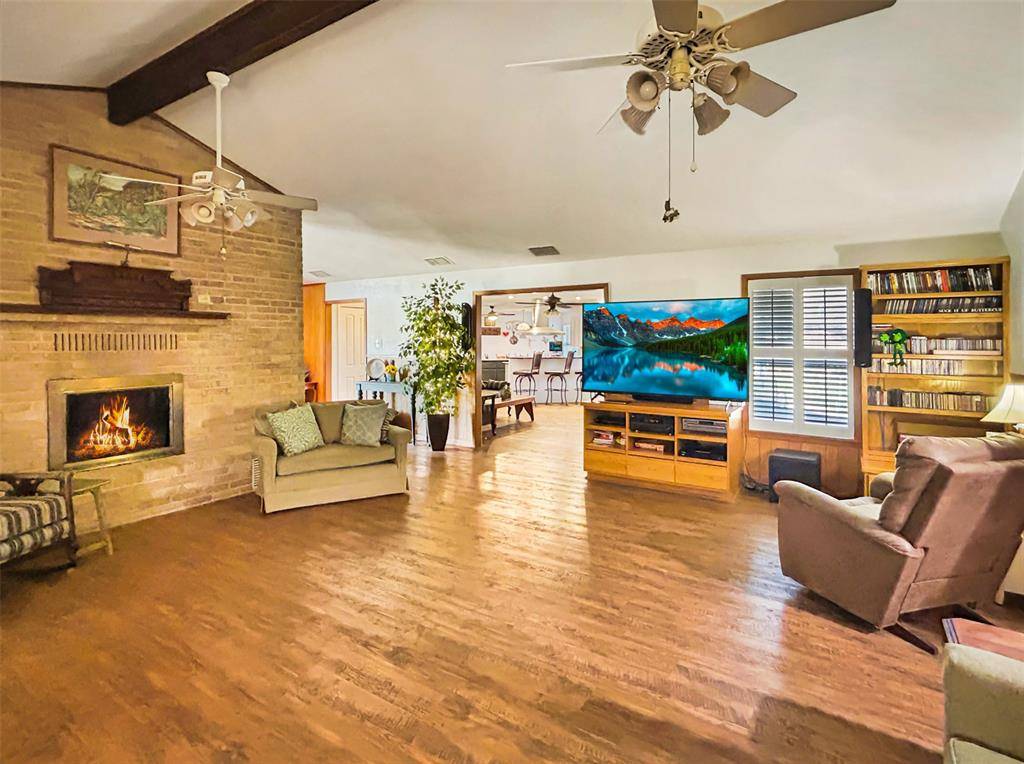 903 N Hoover Avenue, Cameron, TX 76520