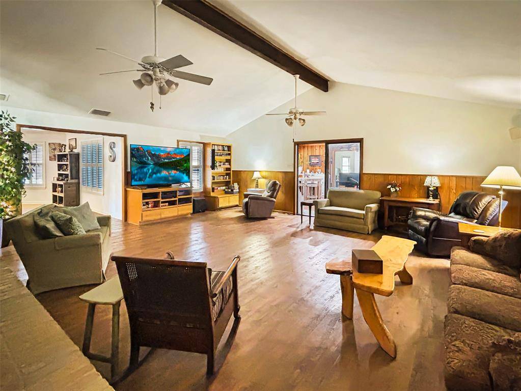 903 N Hoover Avenue, Cameron, TX 76520