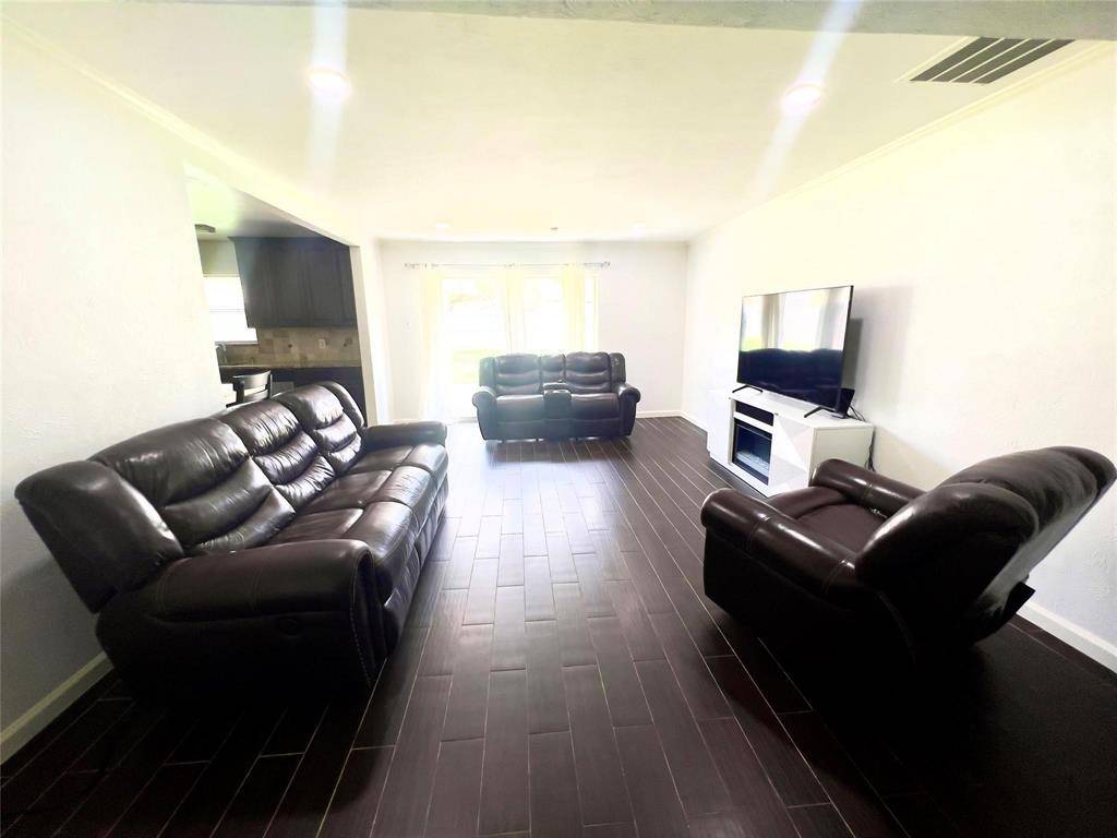 2902 Rayswood Drive, Carrollton, TX 75007