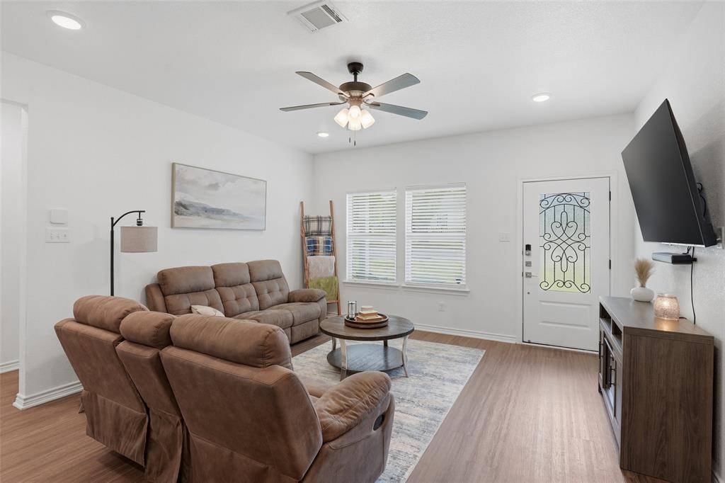 304 W Greenwood Avenue, Bowie, TX 76230