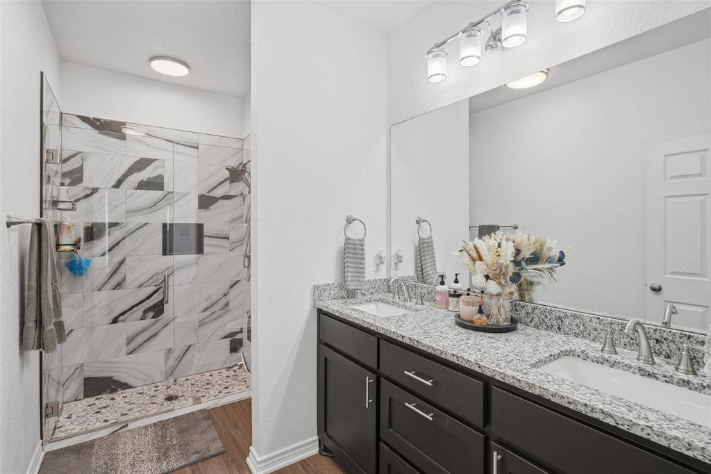 304 W Greenwood Avenue, Bowie, TX 76230