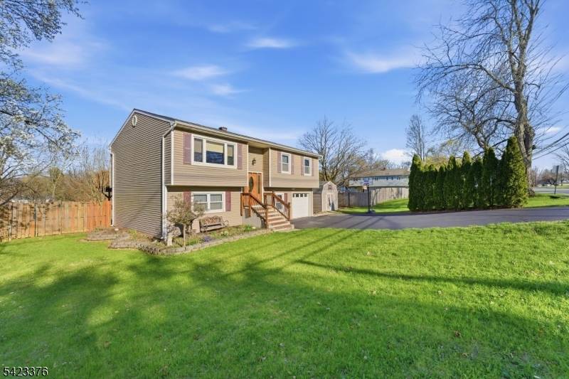 403 Red School Ln, Lopatcong Twp., NJ 08865