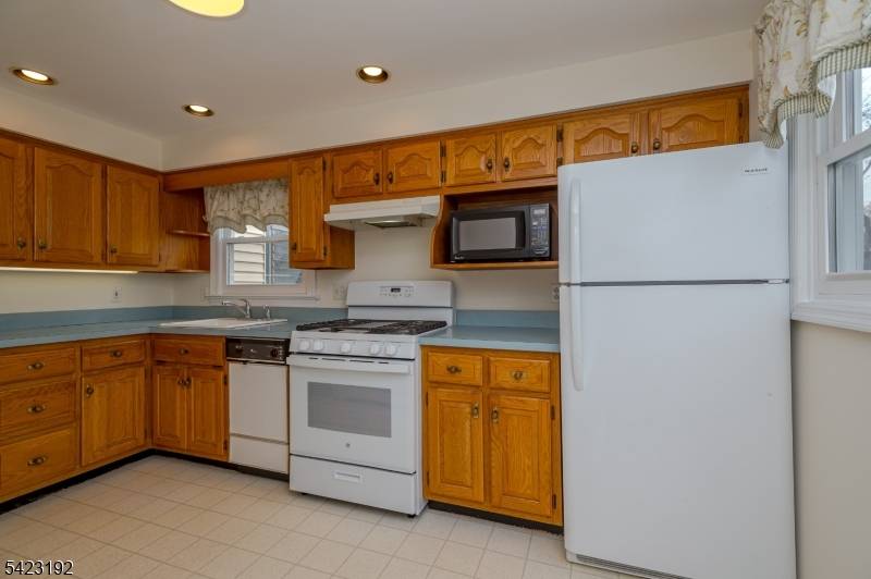 8 Fitzsimmons Ave, Middlesex Boro, NJ 08846