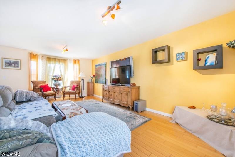 13 Witherwood Dr, Hardyston Twp., NJ 07419