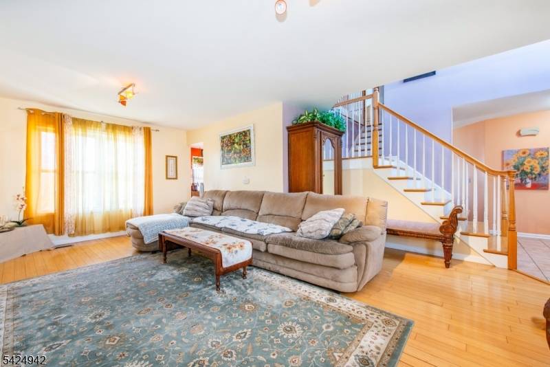 13 Witherwood Dr, Hardyston Twp., NJ 07419