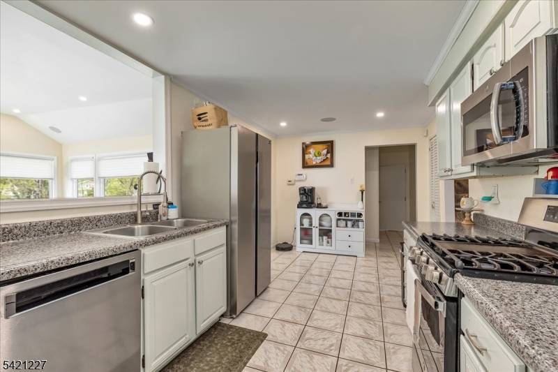 296 Berkeley Avenue, Bloomfield Twp., NJ 07003