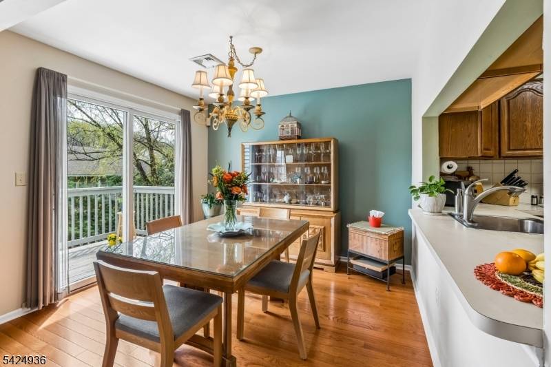 8 Quartz Ln, Paterson City, NJ 07501