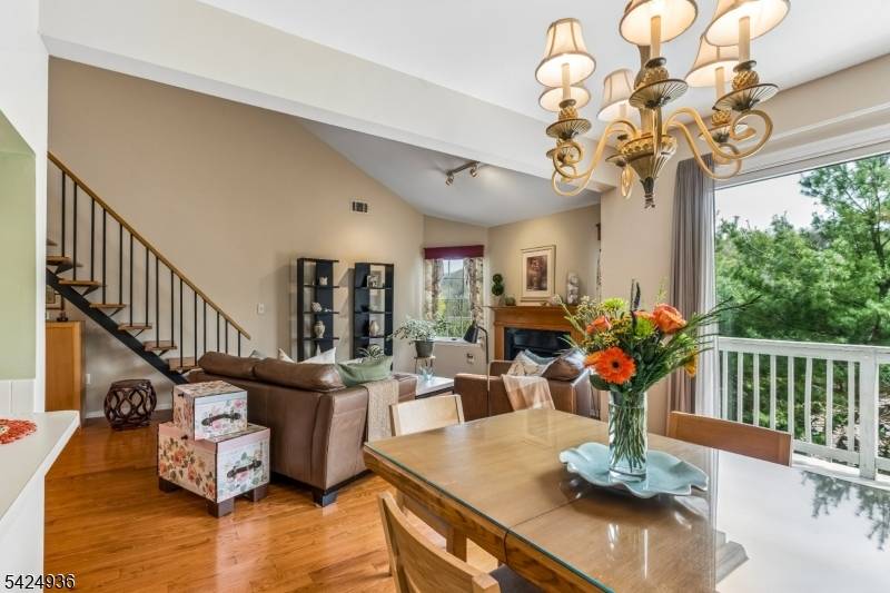 8 Quartz Ln, Paterson City, NJ 07501