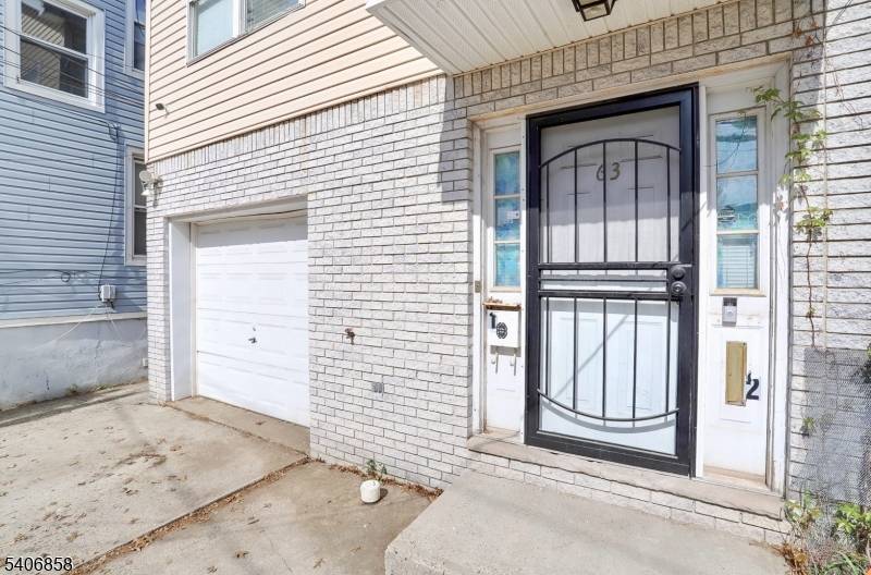 63 Hobson St, Newark City, NJ 07112