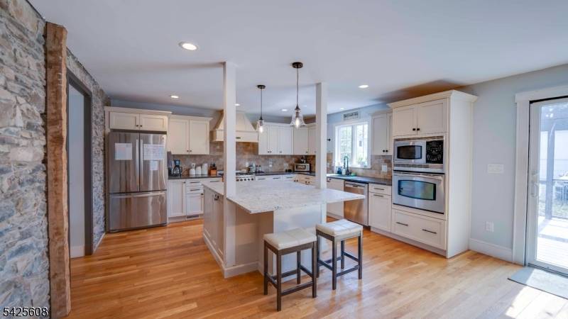 24 Green St, Milford Boro, NJ 08848