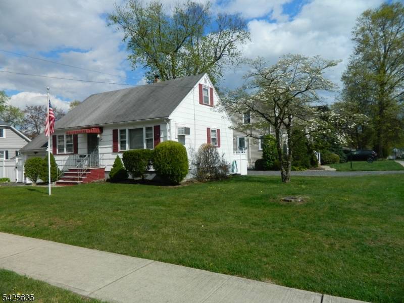 20 Saint Charles Ave, West Caldwell Twp., NJ 07006