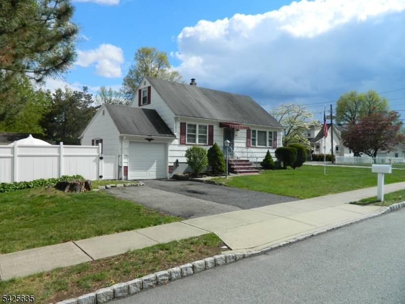 20 Saint Charles Ave, West Caldwell Twp., NJ 07006