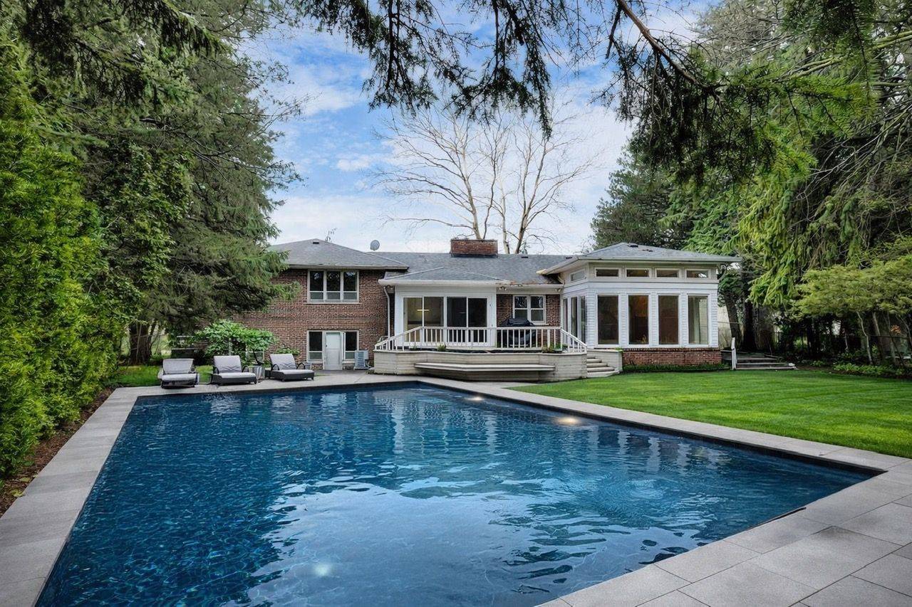 2 Colvestone RD, Toronto C12, ON M2L 1X3