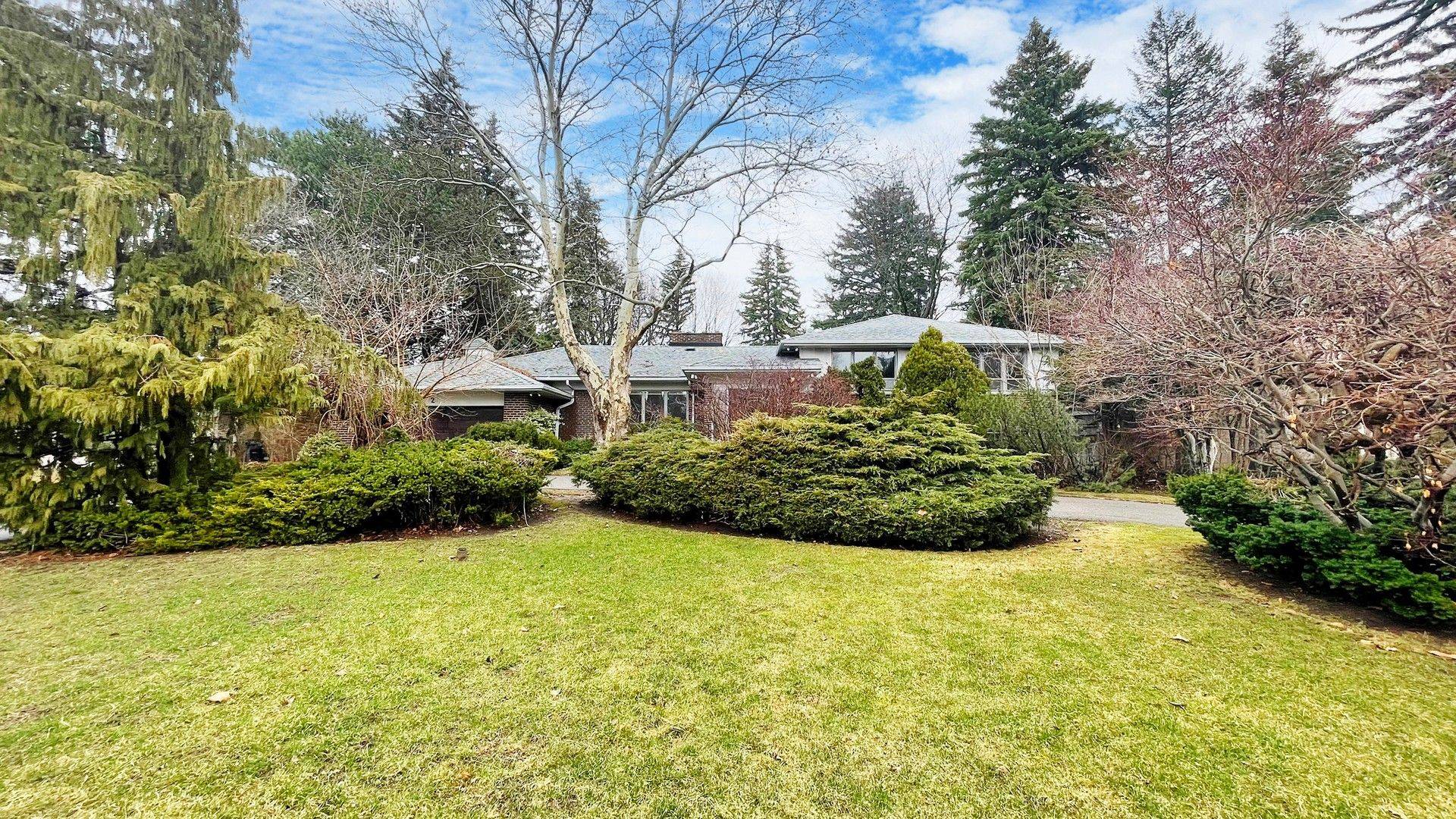 2 Colvestone RD, Toronto C12, ON M2L 1X3