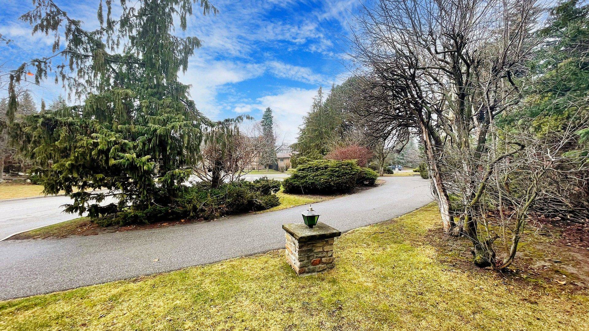 2 Colvestone RD, Toronto C12, ON M2L 1X3