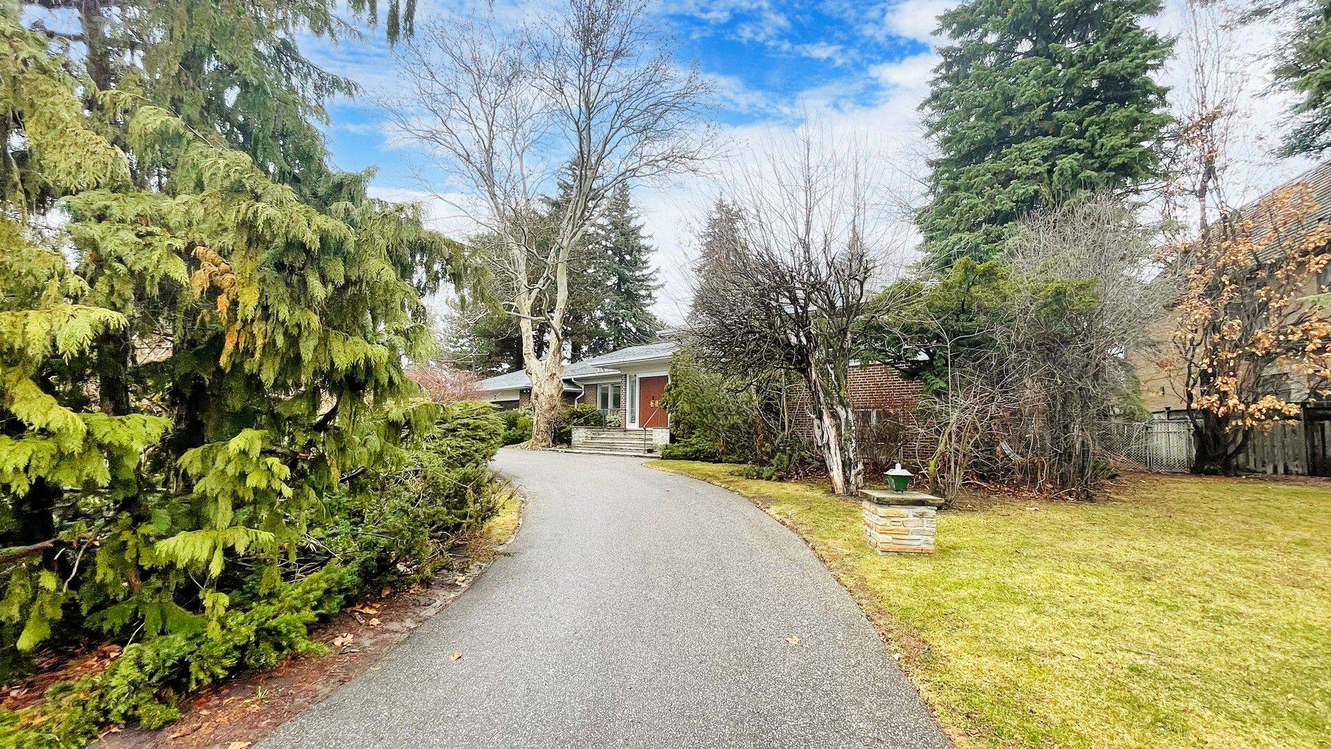 2 Colvestone RD, Toronto C12, ON M2L 1X3