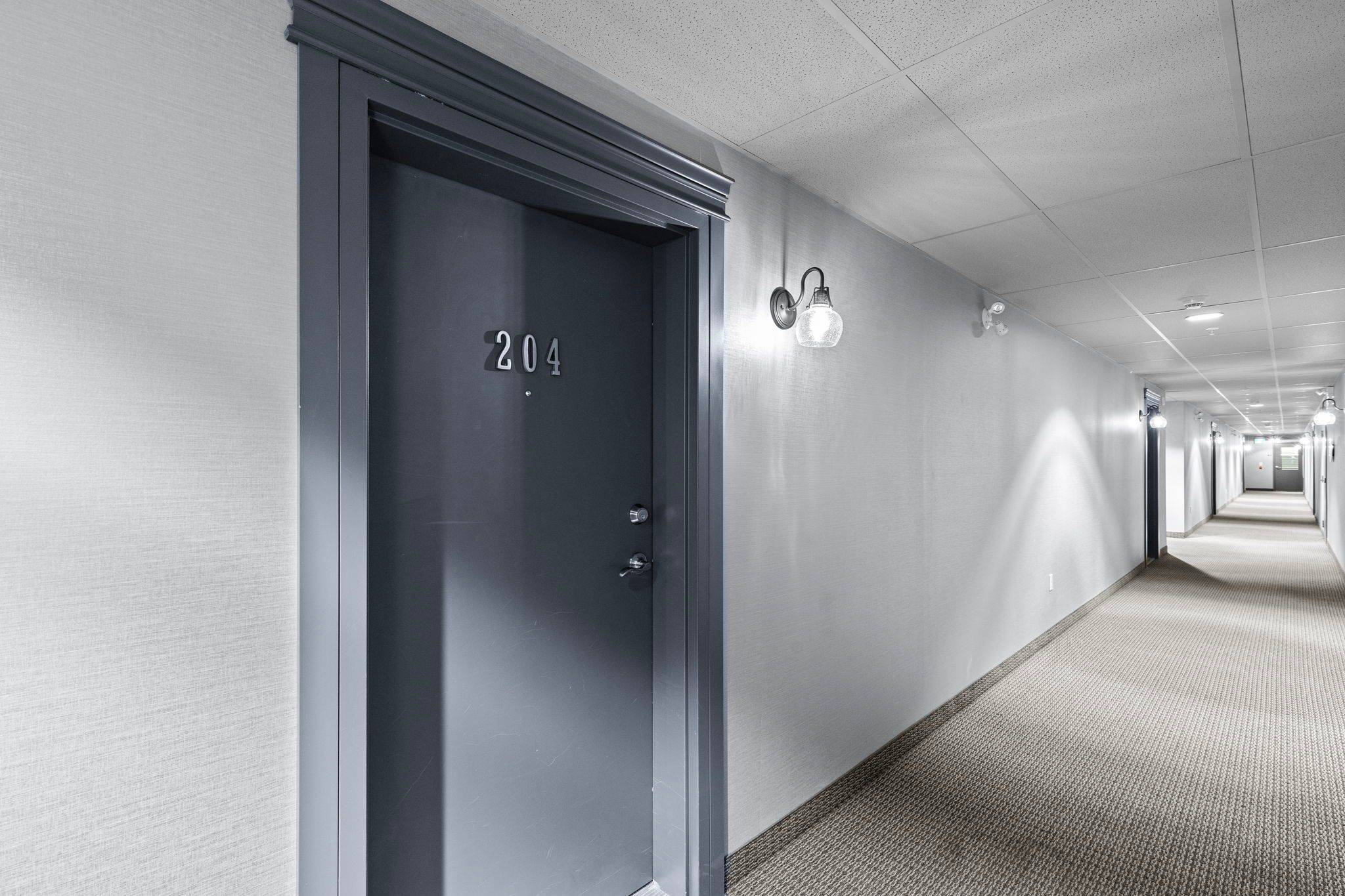 40 FERNDALE DR S #204, Barrie, ON L4N 2L3