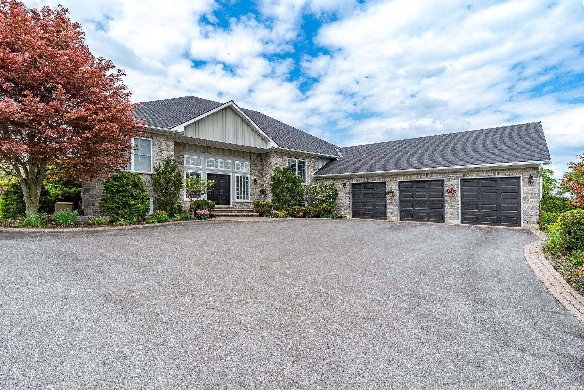 107 Country Charm DR, Belleville, ON K0K 2V0