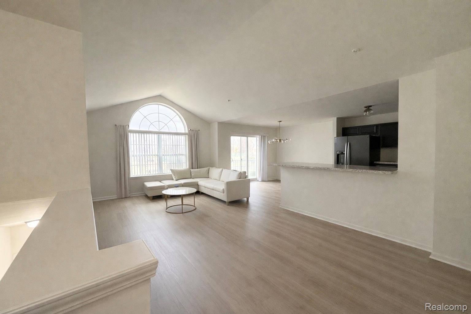 51843 E Pointe LN, Chesterfield Township, MI 48051