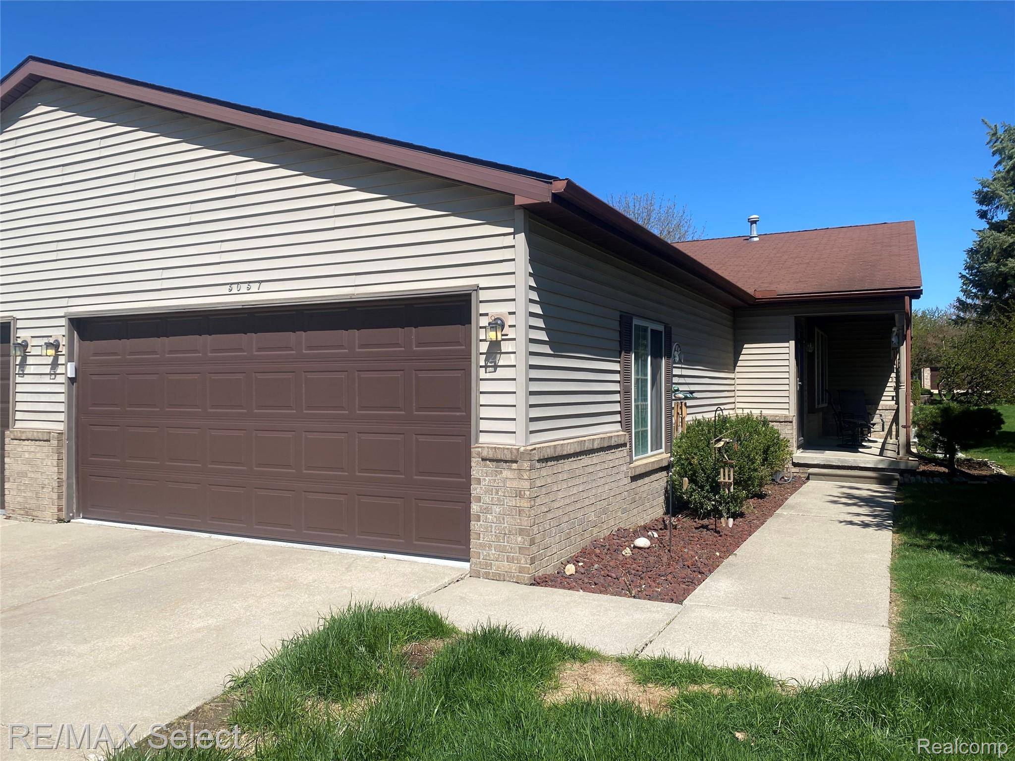 5057 Sandalwood DR, Grand Blanc Charter Township, MI 48439