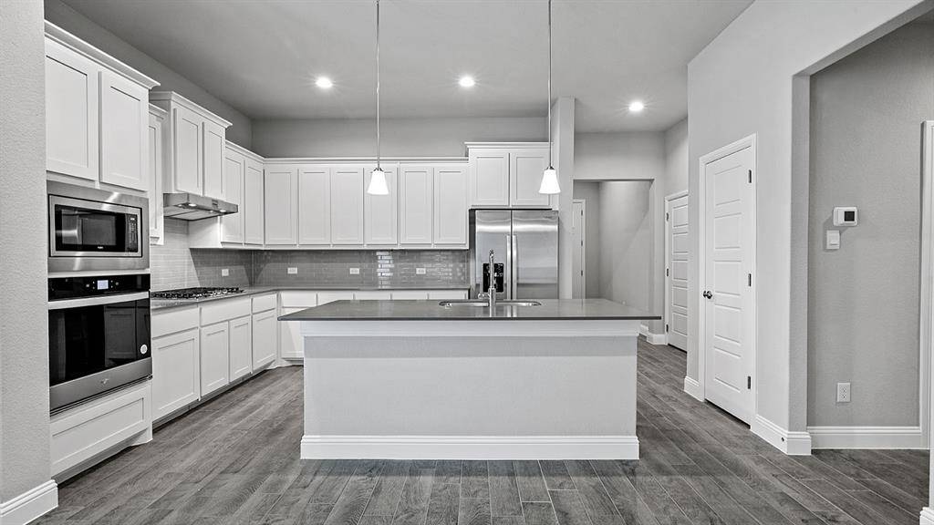 10825 BLOODSTONE Drive, Fort Worth, TX 76036