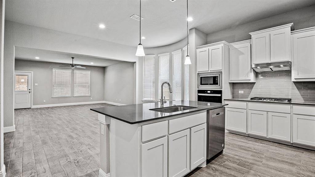 10825 BLOODSTONE Drive, Fort Worth, TX 76036