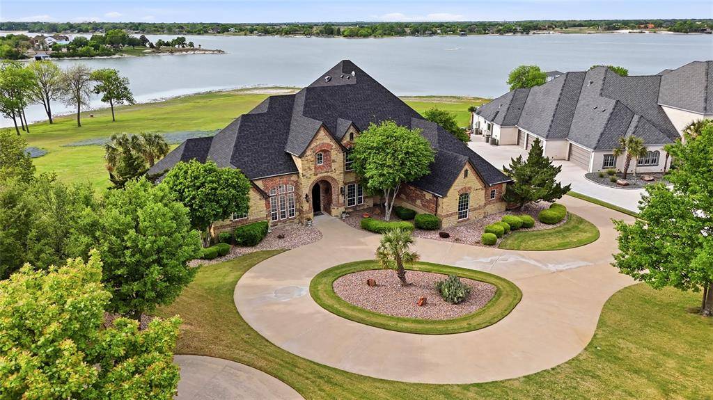 110 Eagle Point Drive, Waxahachie, TX 75165