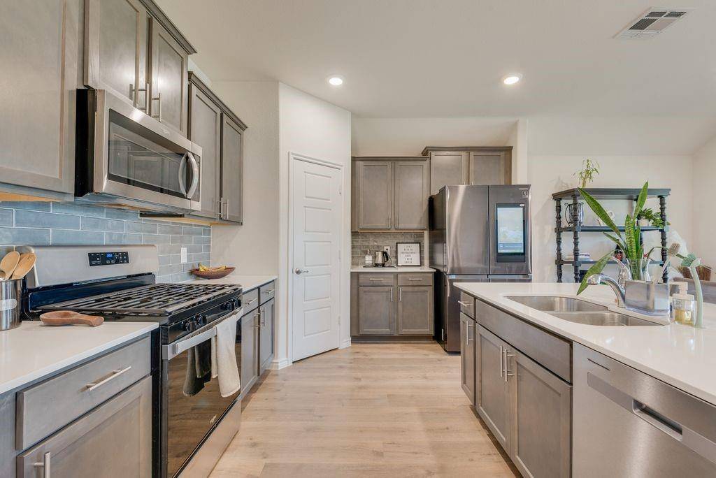 811 Dove Haven Way, Lavon, TX 75166